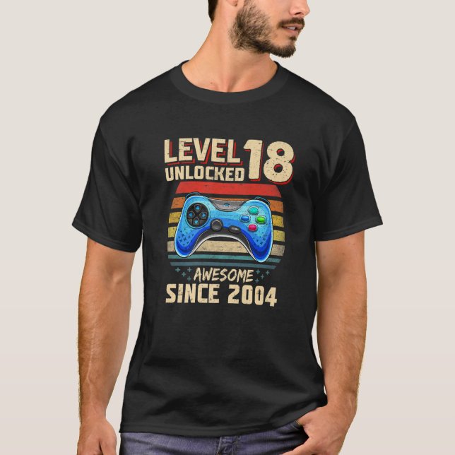 Level 18 Unlocked Awesome 2004 Video Gamer 18Th Bi T Shirt (Framsida)