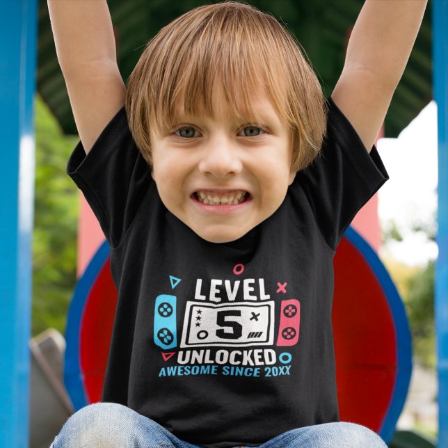 LEVEL 5 UNLOCKED Gamer Birthday – Custom Year T Shirt (Skapare uppladdad)