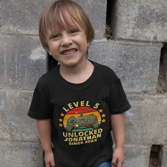 Level 5 Unlocked Gamer Boy 5th Birthday T Shirt (Skapare uppladdad)