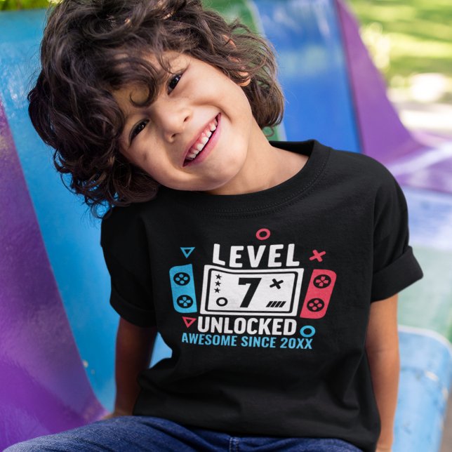 LEVEL 7 UNLOCKED Gamer Birthday – Custom Year T Shirt (Skapare uppladdad)