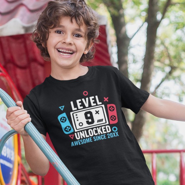 LEVEL 9 UNLOCKED Gamer Birthday – Custom Year T Shirt (Skapare uppladdad)