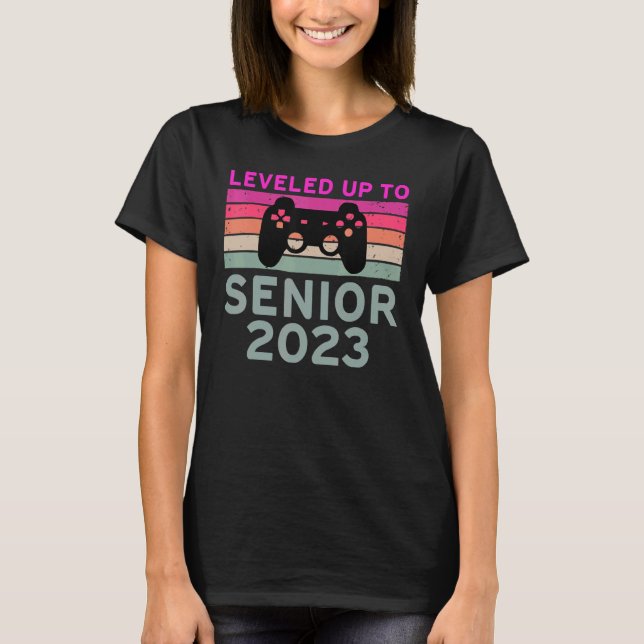 Leveled To Up Senior 2023   Graduation 2023 T Shirt (Framsida)