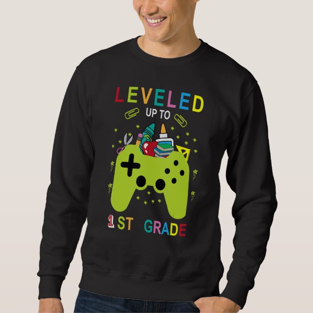 Leveled Up To 1st Grade Gamer Back To School First Lång Ärmad Tröja (Framsida)