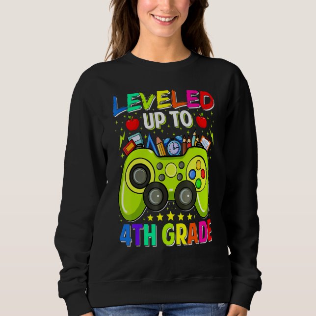 Leveled Up To 4th Grade Gamer Back To School First T Shirt (Framsida)
