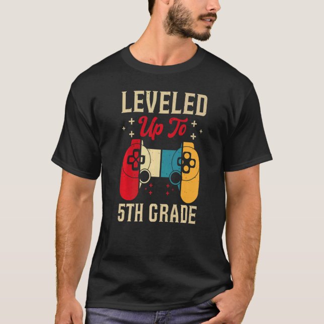 Leveled Up To 5th Grade Gamer Back To School First T Shirt (Framsida)