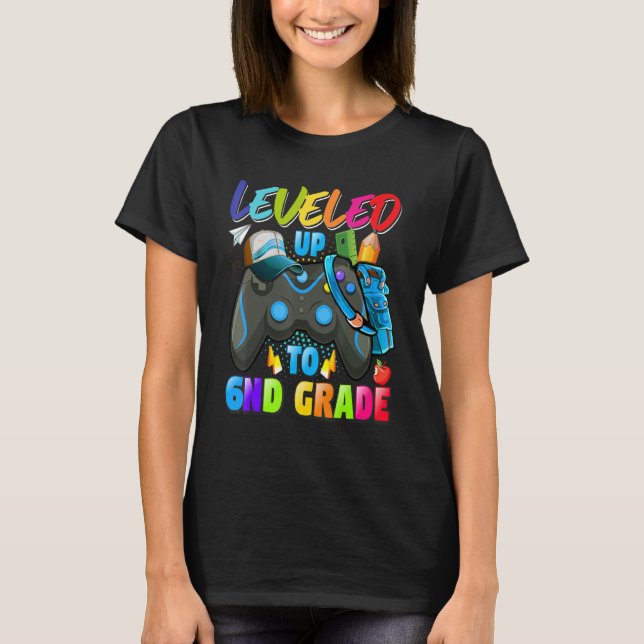 Leveled Up To 6nd Grade Gamer Back To School First T Shirt (Framsida)