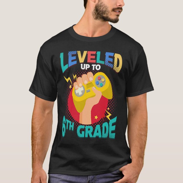 Leveled Up To 6th Grade Students Education Back To T Shirt (Framsida)