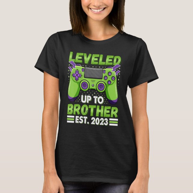 Leveled Up To Brother 2023 Promoted To Big Bro 202 T Shirt (Framsida)