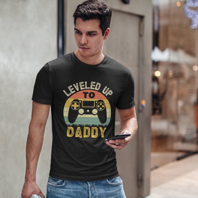 Leveled up to Daddy, Funny Gift for New Dad T Shirt (Skapare uppladdad)
