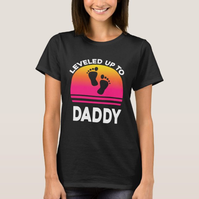 Leveled Up to Daddy Soon to be Dad Father T Shirt (Framsida)