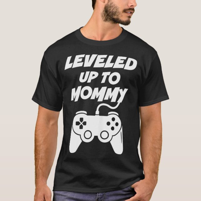Leveled Up To Mommy  T Shirt (Framsida)