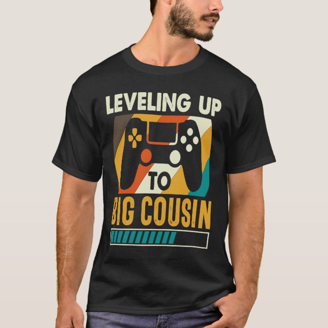 Leveling Up To Big Cousin Baby Announcement Player T Shirt (Framsida)