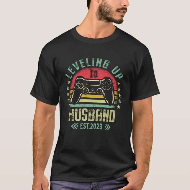 Leveling Up To Husband 2023 Leveled Up Bachelor Pa T Shirt (Framsida)