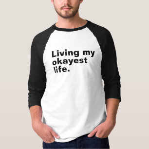 Lever mitt okayest liv. Lustigt grundläggande text T Shirt