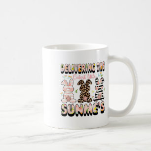 Levererar De Sötaste Kaninungarna Förlossning Och Kaffemugg