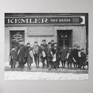 Levererar söndagstidningarna, 1909. Vintagefoto Poster
