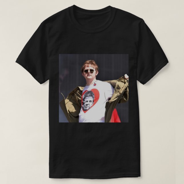 Lewis Capaldi med Noel T Shirt (Design framsida)