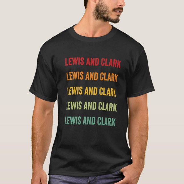 Lewis och Clark County Montana Rainbow Text T Shirt (Framsida)