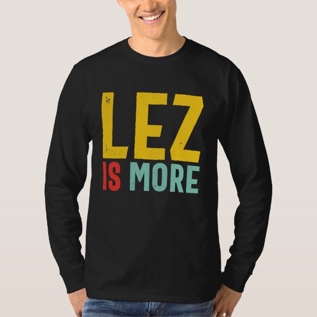 Lez Is More  Distressed LGBT Pride Lesbian T Shirt (Framsida)