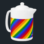 LGBT Gay pride Rainbow Rand Colorful Flagga LGBTQ<br><div class="desc">Vackert, vibrerande, LGBT gay pride-regnbåge färg, färgstarkt geometriskt rand mönster, anpassningsbar, personlig, modern, coola, flagga, snyggt, elegant faux guld-skript/typografi/typsnitt, monogrammad, 100 % vit porslin, diskmaskin säker, mikrovågsäker, tekanna. Skriv bara in ditt namn/ungar namn/familj namn/företag namn för att anpassa. Gör en underbar present till födelsedagen, fars dag, mors dag, julklappar, helgdagar,...</div>