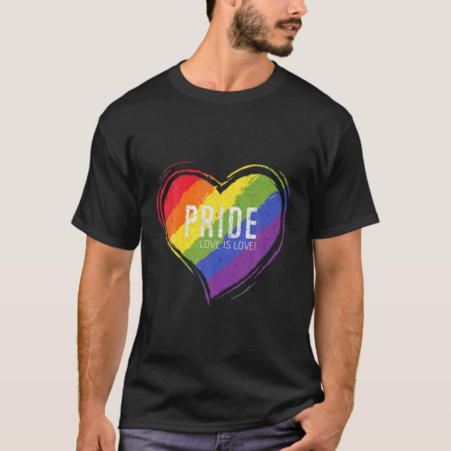 LGBT Pride Design With Heart Rainbow Flag Men Wome T Shirt (Framsida)