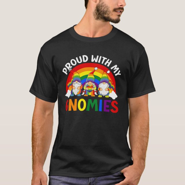 LGBT Pride LGBTQ Rainbow Gnomies Proud with my Gno T Shirt (Framsida)