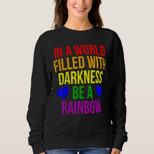 LGBT-Pridet i en värld fylld med mörker är en ren T Shirt