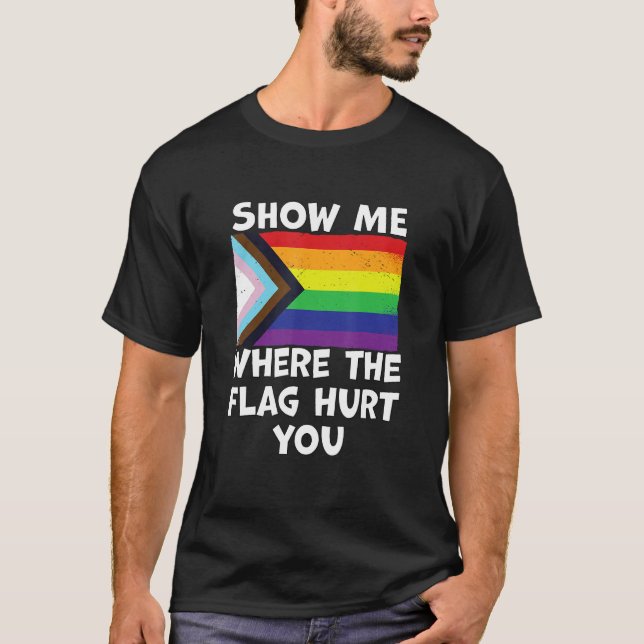 LGBT Show Me Where The Flag Hurt You LGBTQIA+ Blac T Shirt (Framsida)