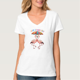 LGBTQ flamingos som står på ett fint sätt under en T Shirt