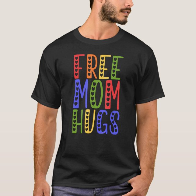 LGBTQ Frees Mom Hugs Gay Pride LGBTQ Rainbow Mothe T Shirt (Framsida)