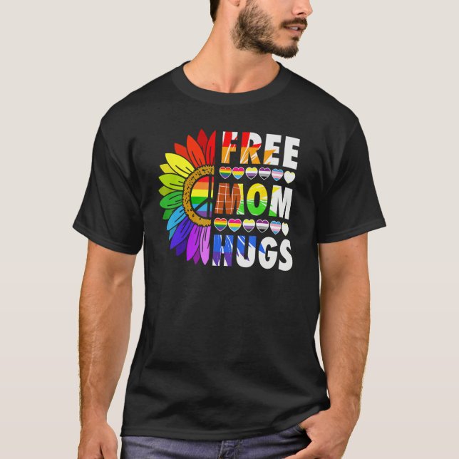 LGBTQ Frees Mom Hugs Gay Pride LGBTQ Rainbow Mothe T Shirt (Framsida)