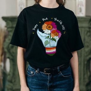 LGBTQ Lesbisk Flagga Solblommor i en lätt lampa T Shirt