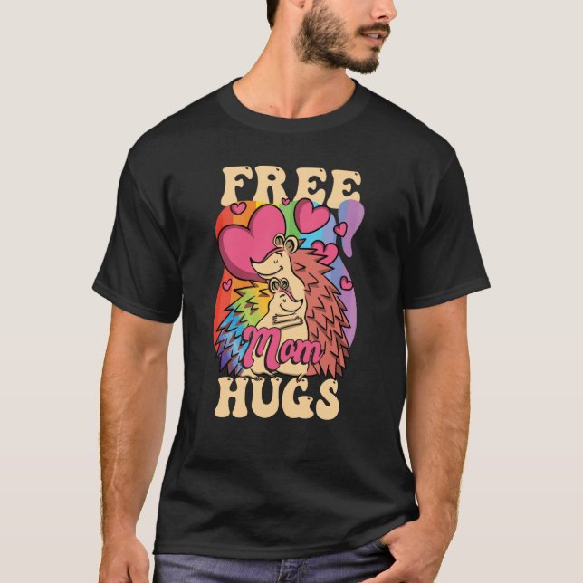 LGBTQ Pride Month Mom LGBT Free Mom Hugs T Shirt (Framsida)