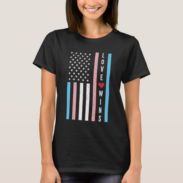 LGBTQ Transgender Pride Kärlek vinner amerikanska  T Shirt (Framsida)