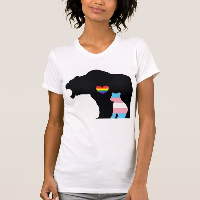 LGBTQUIA+ Björn som skyddar trans.-björnen Tee Shirt (Framsida)