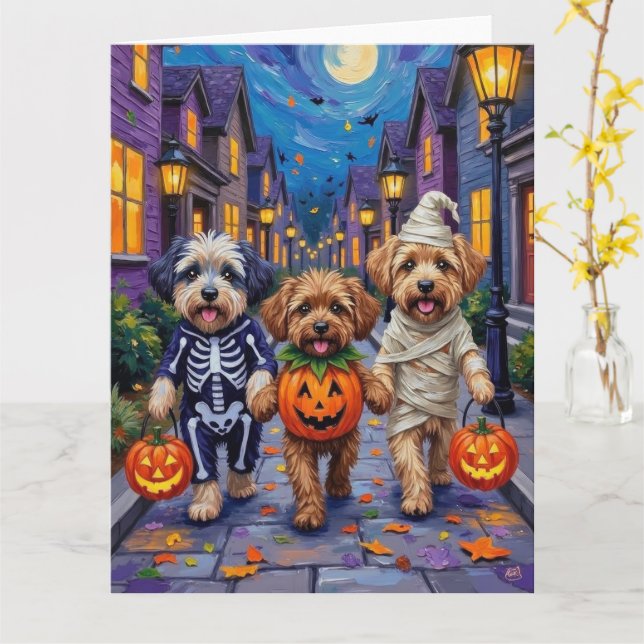 Lhasa Apso busar på godis i halloween-kostymer Kort (Gul blomma)