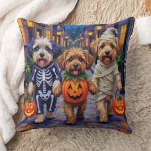 Lhasa Apso busar på godis i halloween-kostymer Kudde