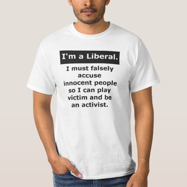 Liberal person anklagar falskt lekvictim.en t shirt (Framsida)