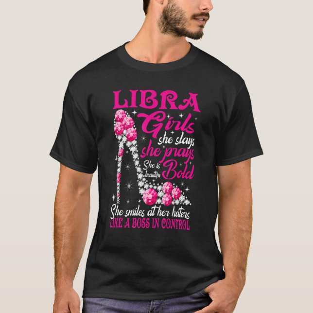 Libra Girl som en Chef i kontrolldiamantskor T Shirt (Framsida)
