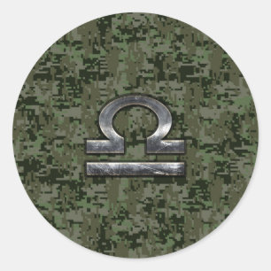 Libra Zodiac Sign på Woodland Grönt digital camo Runt Klistermärke