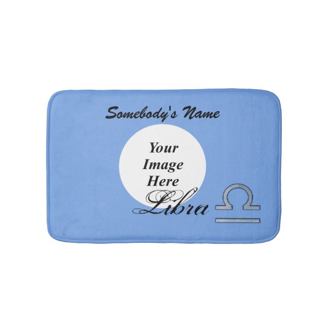 Libra Zodiac Symbol Inslag av Kenneth Yoncich Badrumsmatta (Framsidan)
