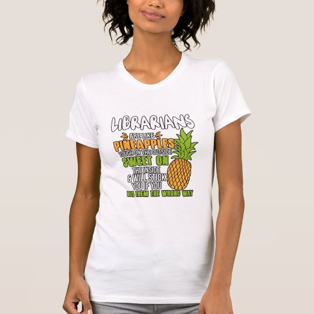 Librarianer är som ananas. t shirt (Framsida)