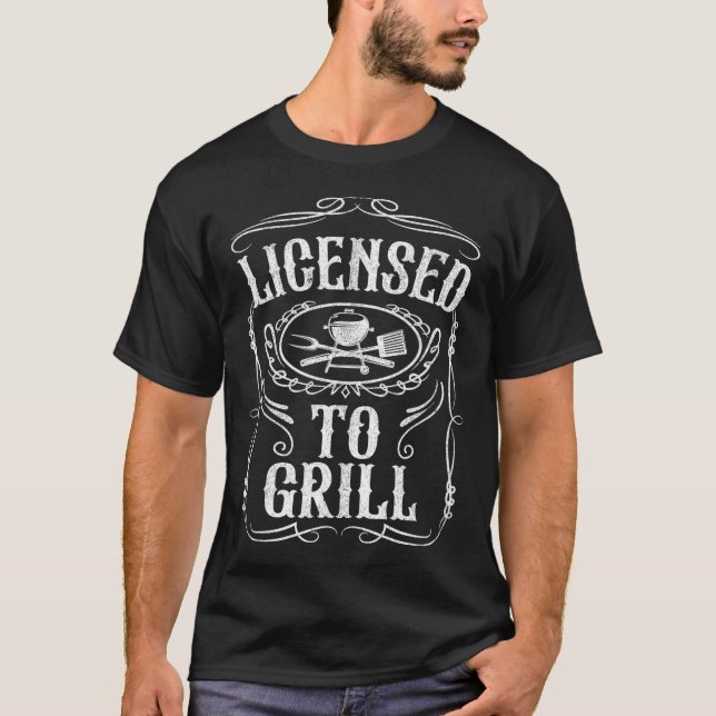 Licensierad till Grill Funny Bbq Grilling Fars dag T Shirt (Framsida)