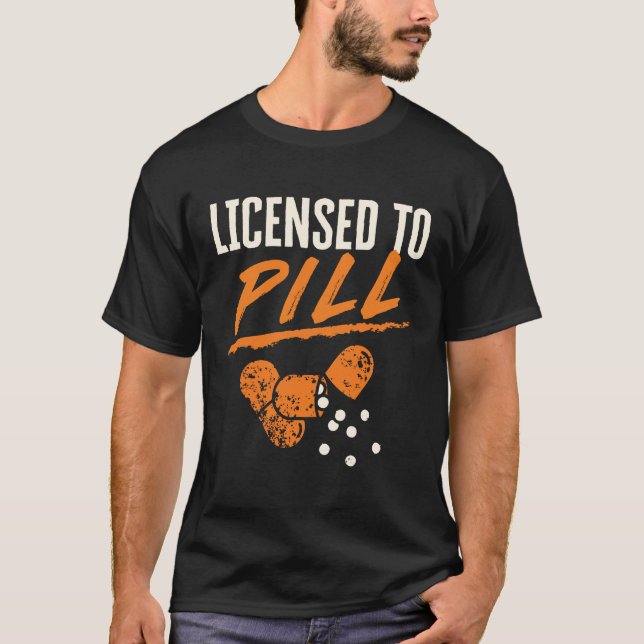 Licensierad till Pill Pharmacist Pharmacy Tech CPh T Shirt (Framsida)
