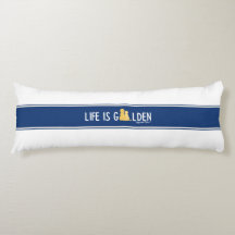 Life är Golden Body Pillow på White Fabric