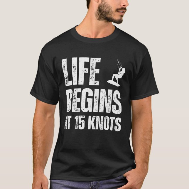Life begins at 15 knots kitesurfing sport hobby qu t shirt (Framsida)
