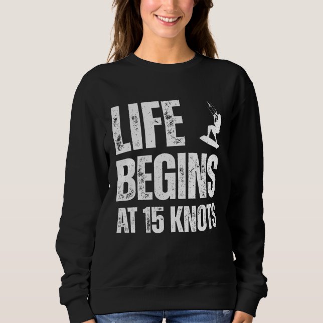 Life begins at 15 knots kitesurfing sport hobby qu t shirt (Framsida)