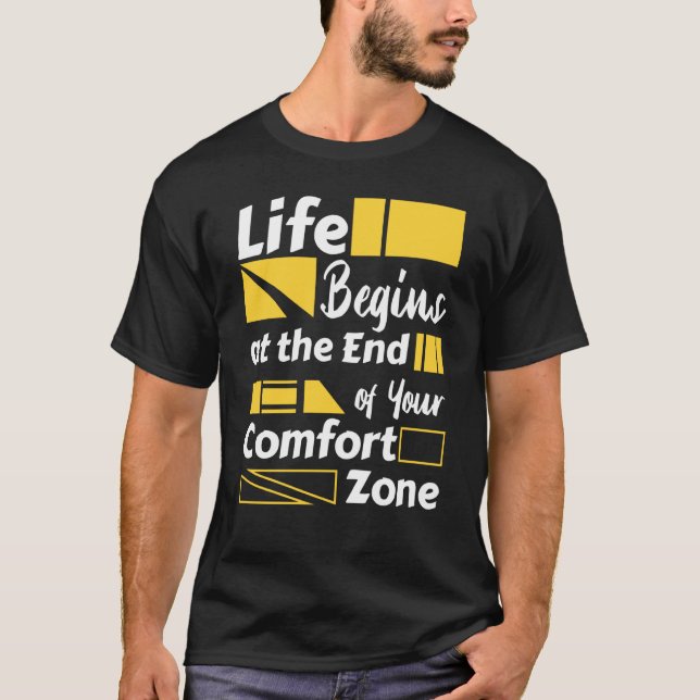 Life begins at the end of your comfort zone t shirt (Framsida)