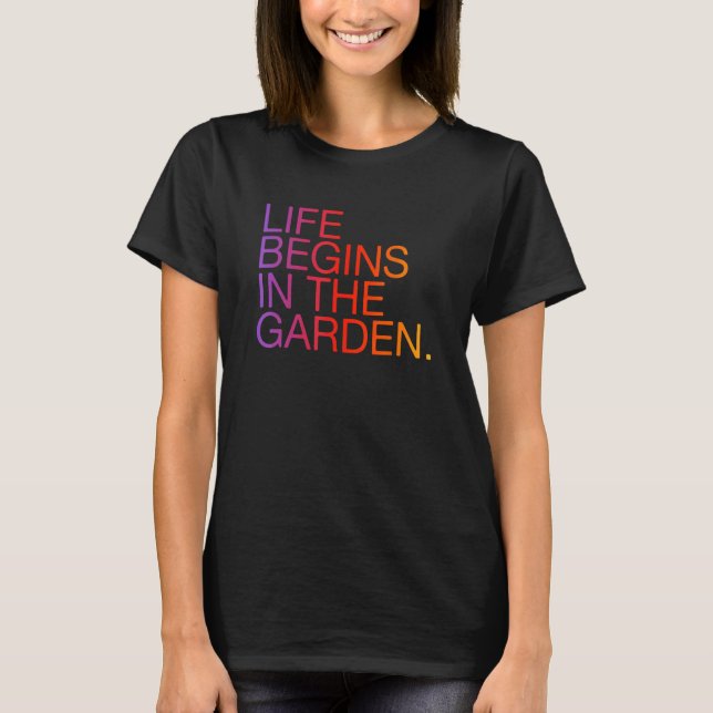 Life Begins In The Garden Gardening Slogan T Shirt (Framsida)
