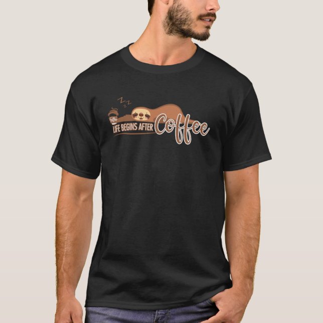 Life börjar efter kaffekaffe Sloth T Shirt (Framsida)